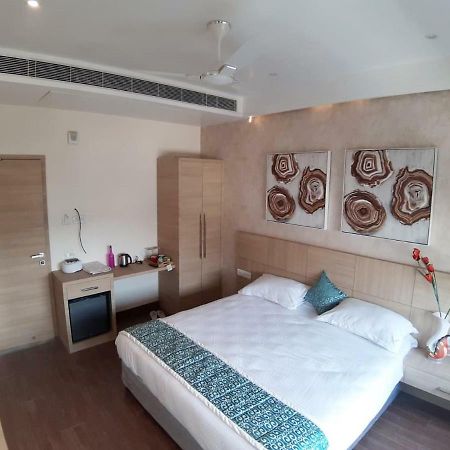 Acco Grand Hotel Lucknow Buitenkant foto