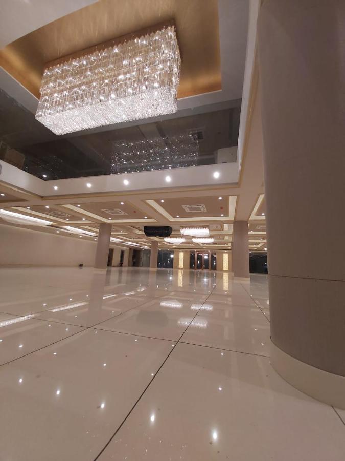 Acco Grand Hotel Lucknow Buitenkant foto