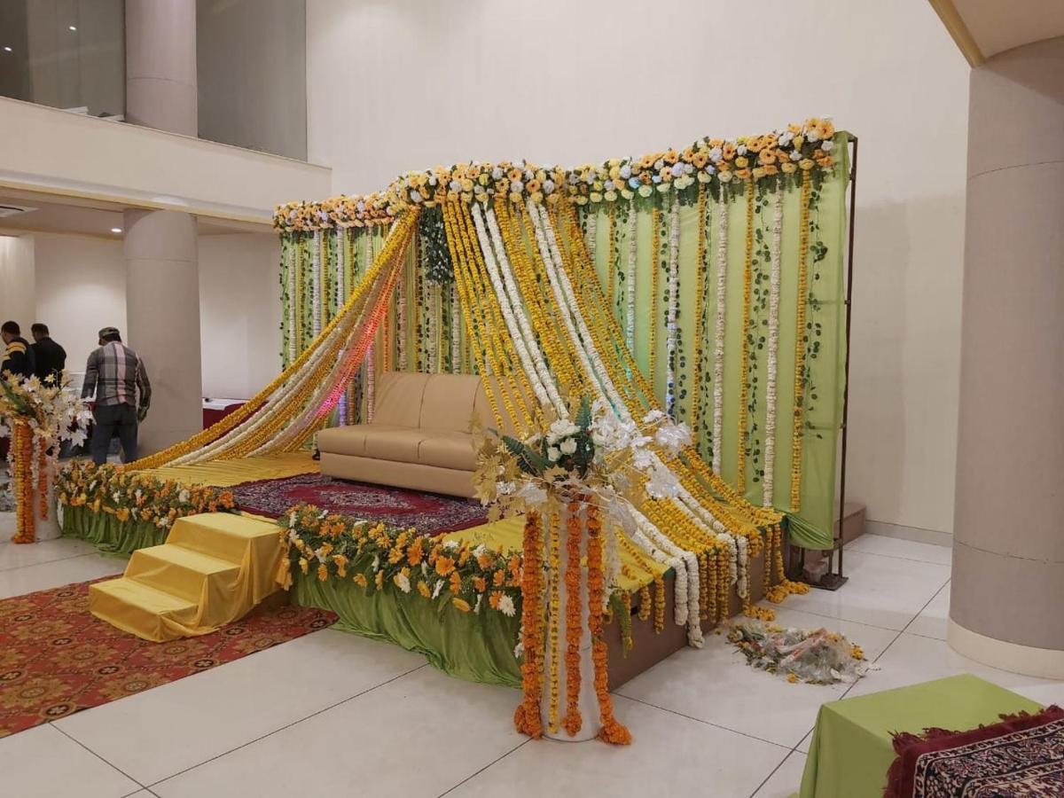 Acco Grand Hotel Lucknow Buitenkant foto