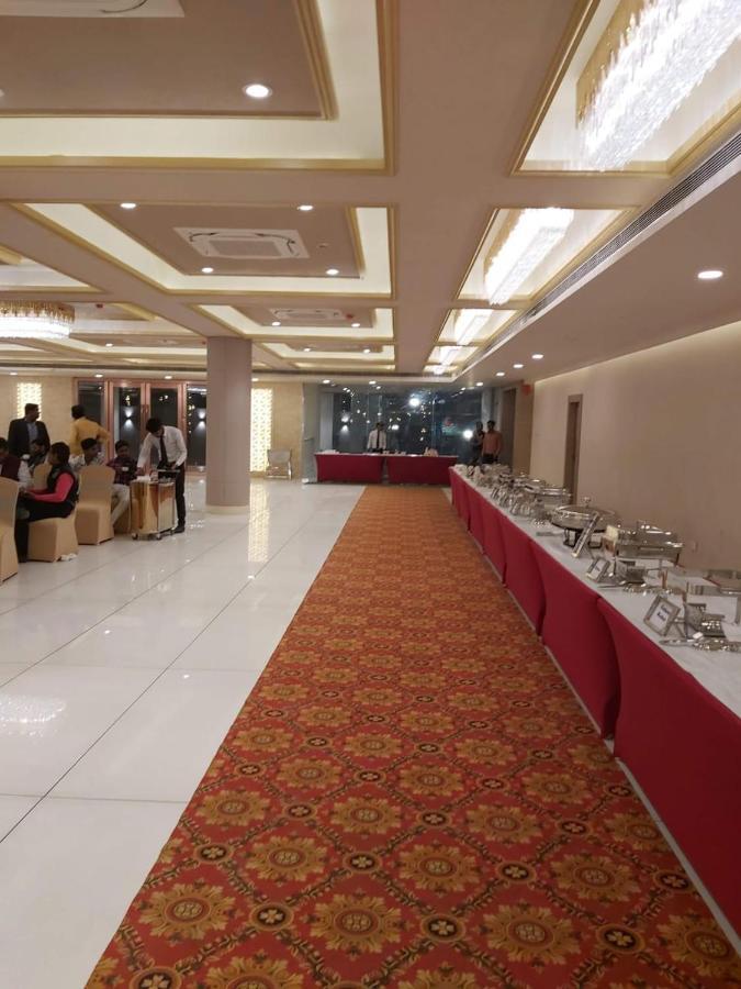Acco Grand Hotel Lucknow Buitenkant foto