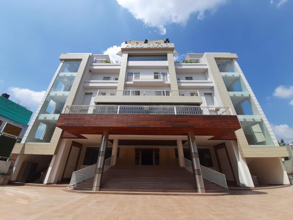 Acco Grand Hotel Lucknow Buitenkant foto