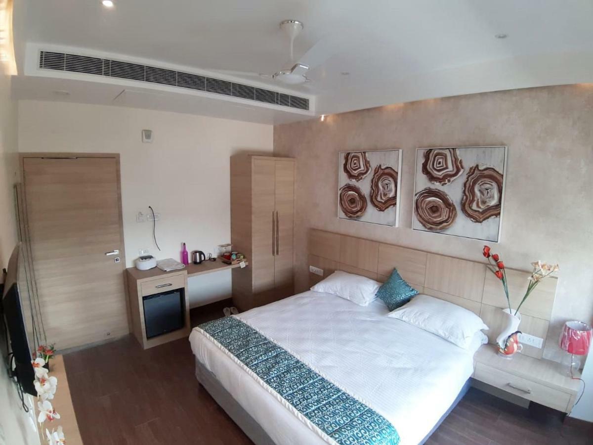 Acco Grand Hotel Lucknow Buitenkant foto