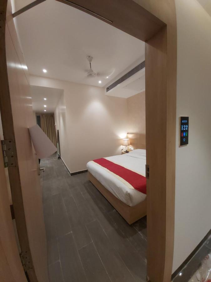 Acco Grand Hotel Lucknow Buitenkant foto