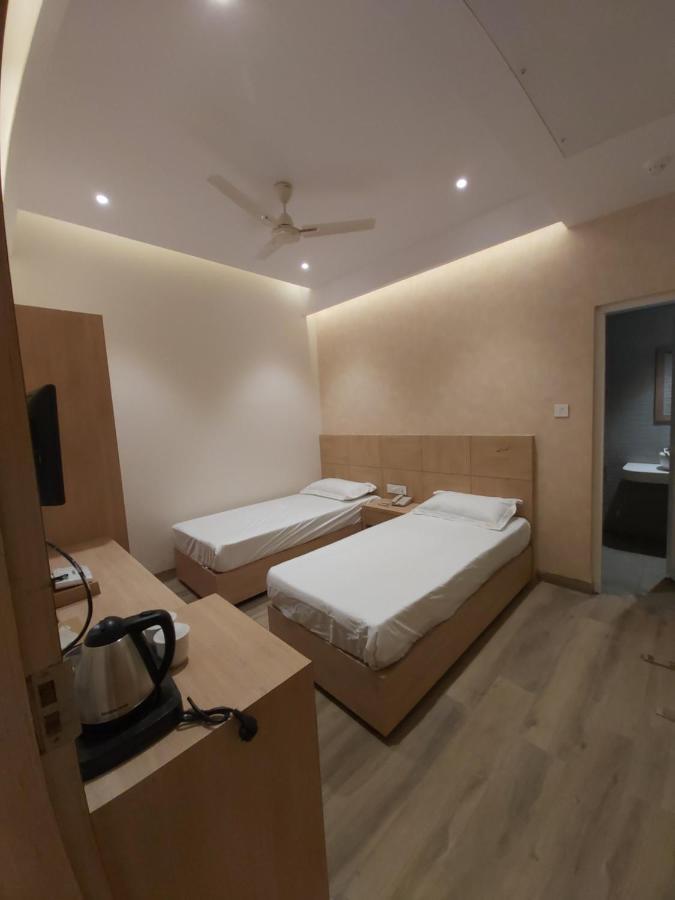 Acco Grand Hotel Lucknow Buitenkant foto